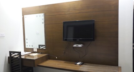 TOURIST HOTEL Room Type - Deluxe Room