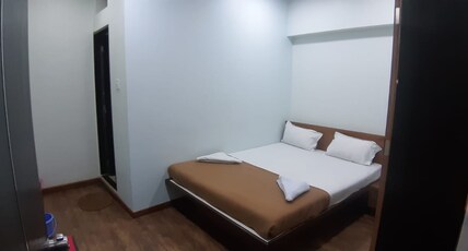 Rajhuns Deluxe Lodging Room Type - Double Bed AC
