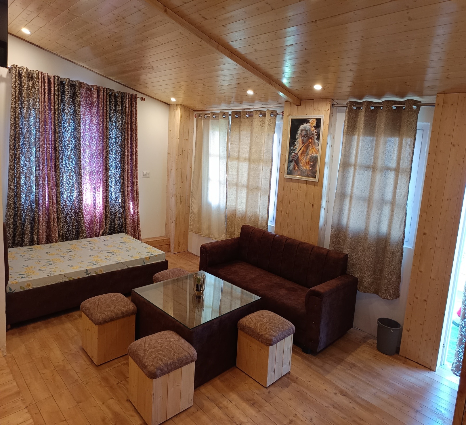 Shree Guru Homestay: mukteshwar - Tap to explore photos