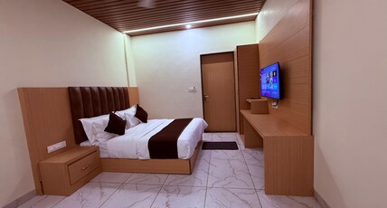Royal park Hotel and Swimming Pool Room Type - Super Deluxe with Balcony
