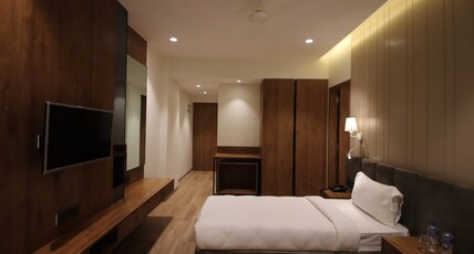 Pinnacle Grand Hotel Room Type - suite