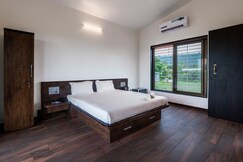 Le Fromage Cheese Village