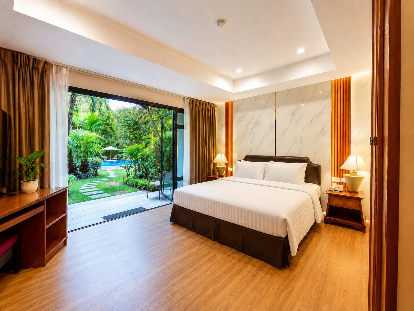 Nova Park Hotel Pattaya - Tap to explore photos
