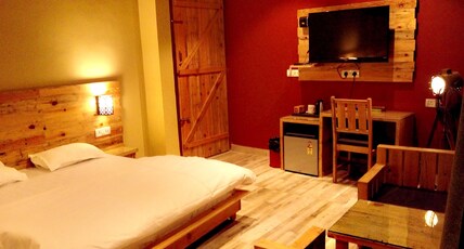 Hill Top Swiss Cottage Room Type - Spectacular Sky - Couples only