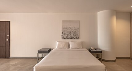 Hotel Tropicana Pattaya Room Type - Junior Suite King
