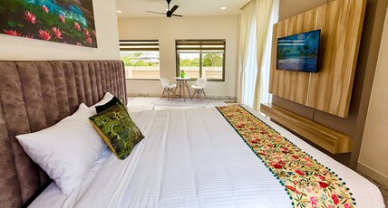 Monsoon Mist Room Type - Blossom Chamber, Cosy Studio Suite with AC