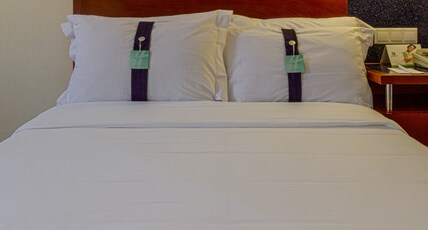 Holiday Inn Lisbon Room Type - 2 Double Beds Standard Smoking
