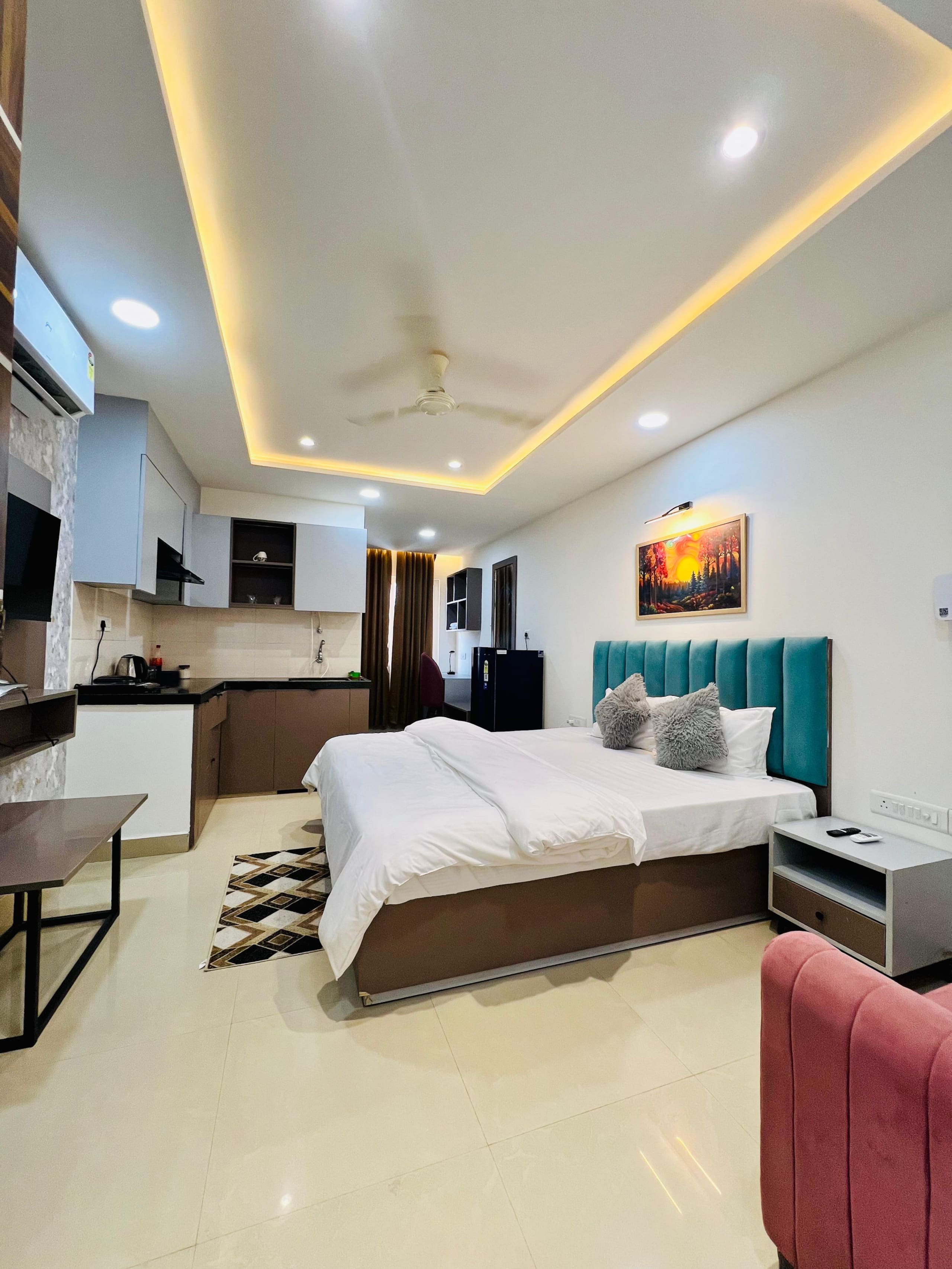 Elite Studio Apartment by Ridhima Homestays - Tap to explore photos