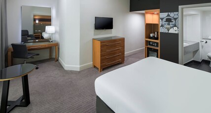 Crowne Plaza Nottingham Room Type - 1 Super King Bed Premium Lounge Access