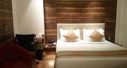 Connaught Royale Room Type - Deluxe Room