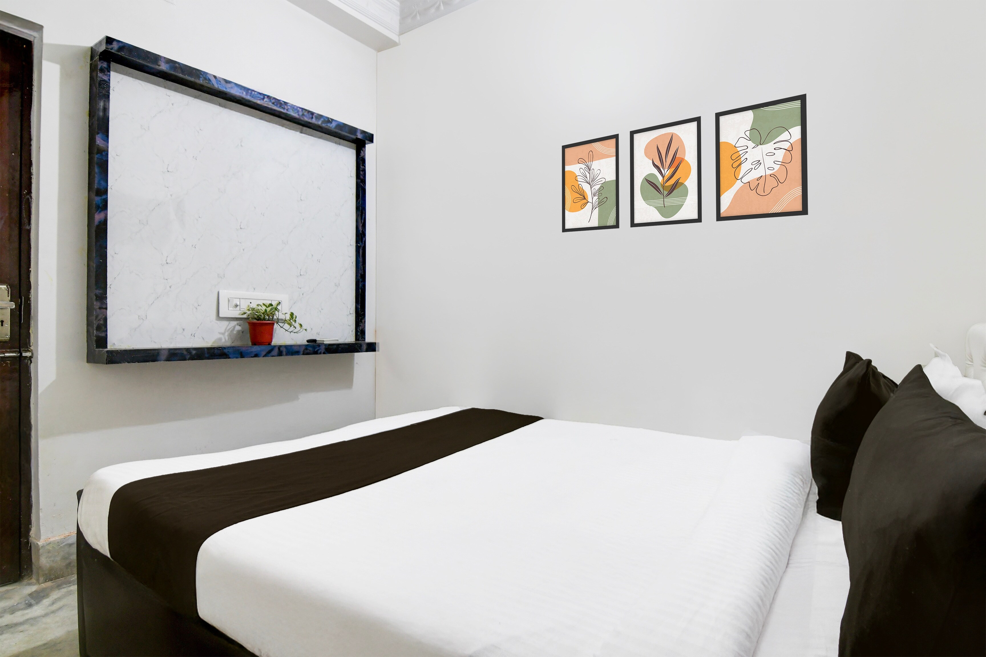 Hotel O Continental Stays - Tap to explore photos