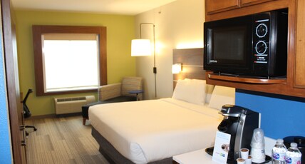 Holiday Inn Express Hotel & Suites Mansfield Room Type - 1 King Bed Standard