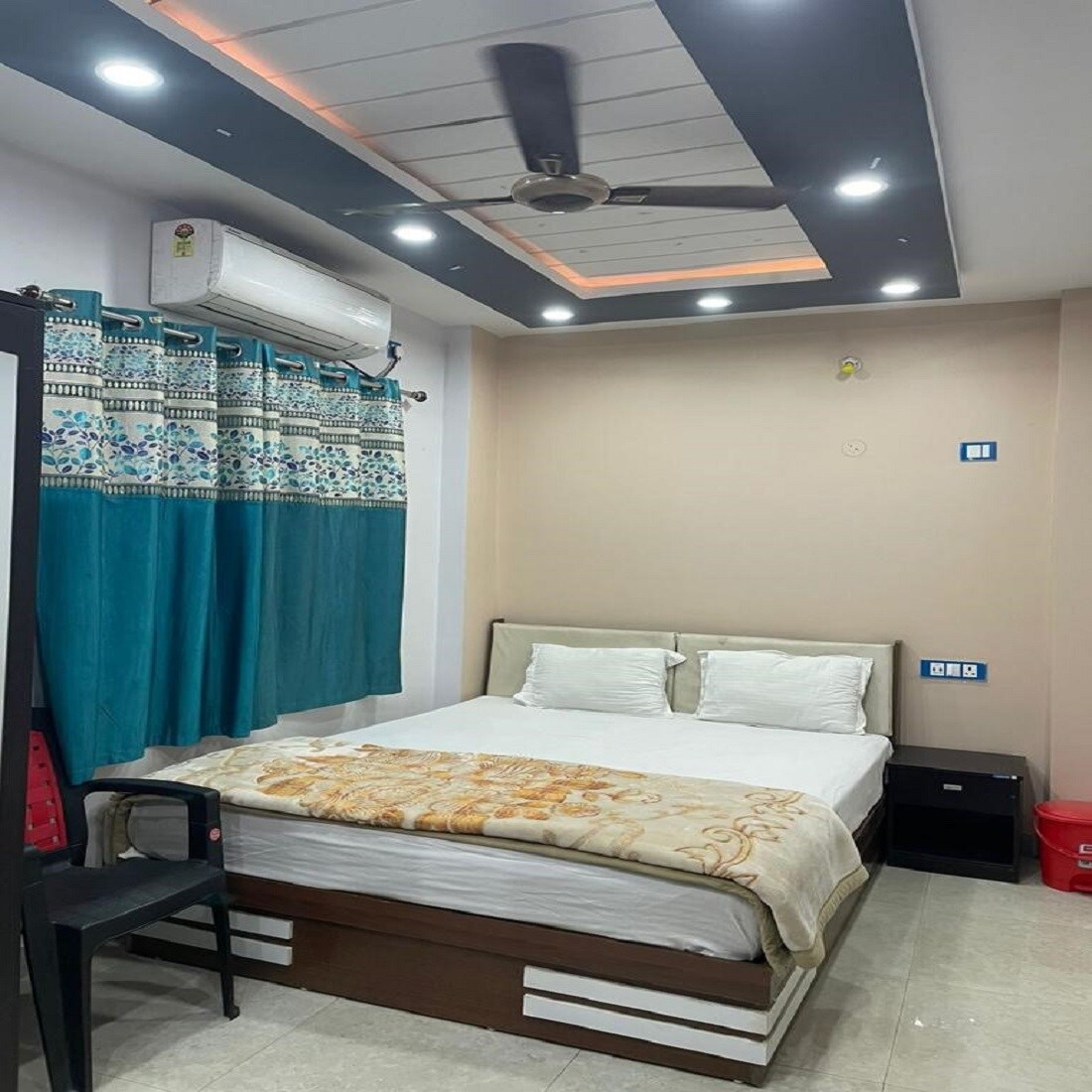 Singh Palace Residency - Tap to explore photos