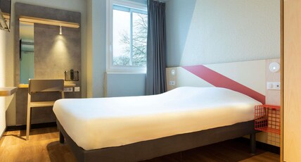 Ibis Budget Antony Massy Room Type - TRIPLE - room with 1 double bed and 1 retractable bed
