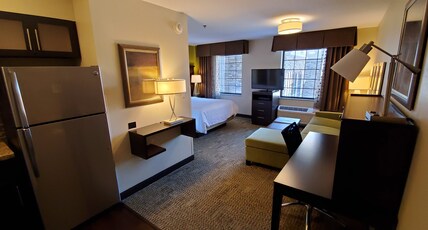 Staybridge Suites Eau Claire - Altoona, an IHG hotel Room Type - 1 Queen Studio Suite Staybridge Suites Eau Claire - Altoona, an IHG hotel Room Type - 1 Queen Studio Suite