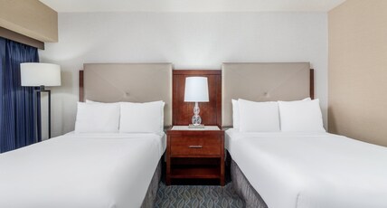 Crowne Plaza Los Angeles Harbor Hotel Room Type - 2 Double Beds Standard Mobil Access Tub
