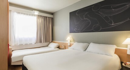 Ibis Granada Room Type - Room with 1 double bed + 1 extra bed equipped with the new bedding Ibis Granada Room Type - Room with 1 double bed + 1 extra bed equipped with the new bedding