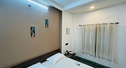 Ganga Guest House Room Type - Standard King Room Non-AC