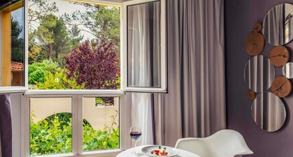 Mercure Antibes Sophia Antipolis Room Type - Superior Room with a double bed and pool view