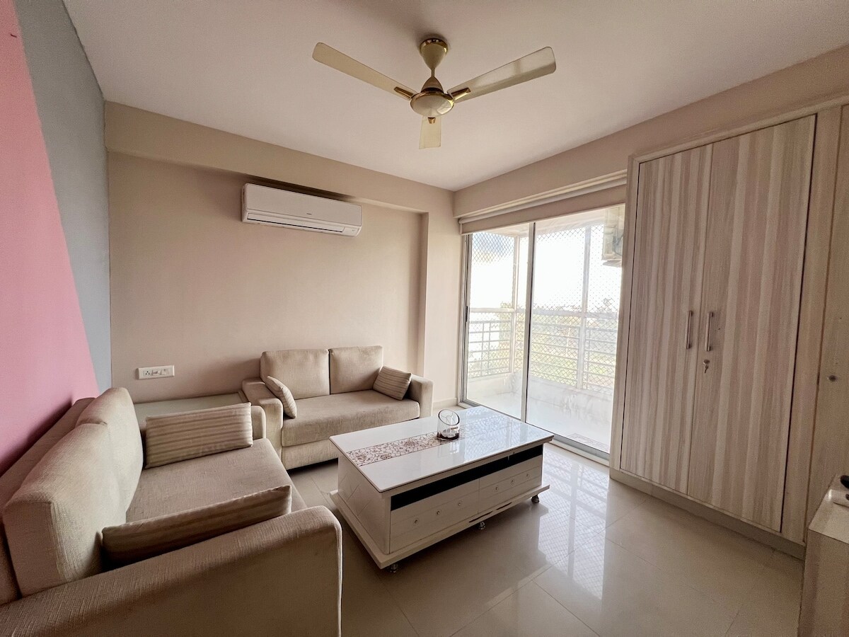 Sukoon2 0 BIG Peaceful 2BHK Smart TV WI FI - Tap to explore photos