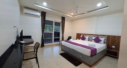 The President Hotel Tumkur Room Type - City View Luxury Room with King Bed The President Hotel Tumkur Room Type - City View Luxury Room with King Bed