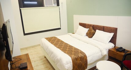 HOTEL CROWN ROYAL Room Type - CROWN ROOM