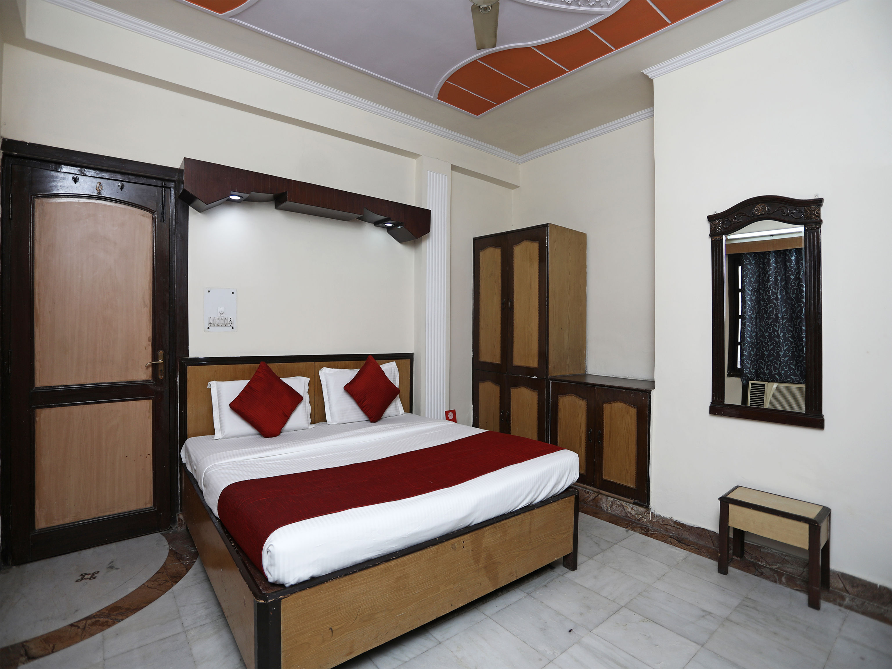 HOTEL O 4 SQUARE A LUXURY ROOMS NEAR RDC MAIN MARKET - Tap to explore photos