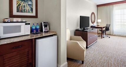 DoubleTree by Hilton Hotel Sunrise - Sawgrass Mills Room Type - 1 KING BEDROOM SUITE