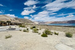 The Watermark Resort | 5 Mins walk from Pangong Lake 