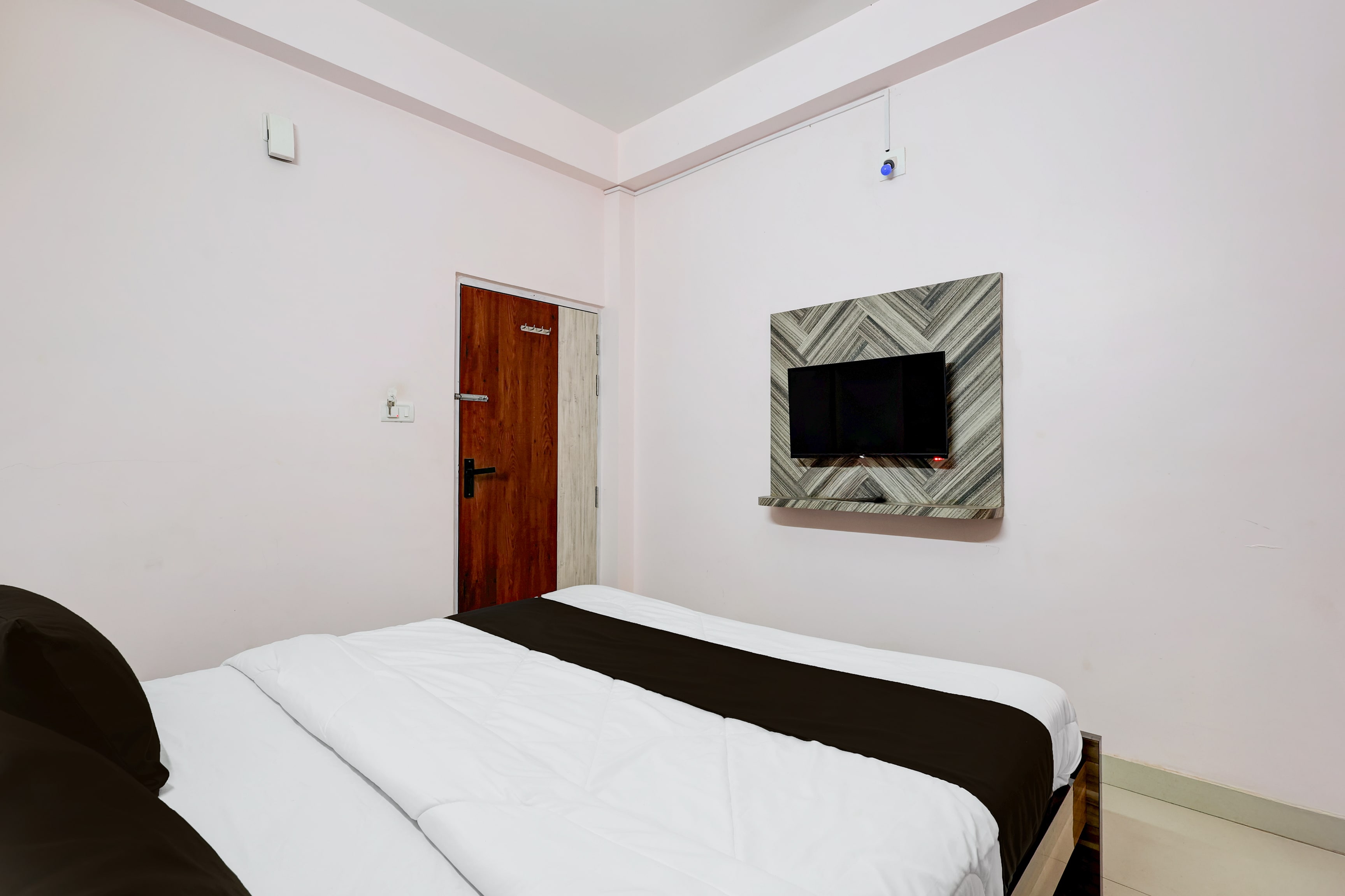 Super Collection O Baramunda Bus Terminal Formerly Hotel Bansal Residency - Tap to explore photos