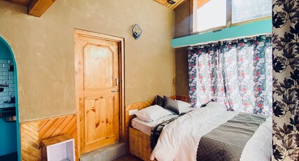 The Mountain Story B&B Room Type - Mudhouse with Tub