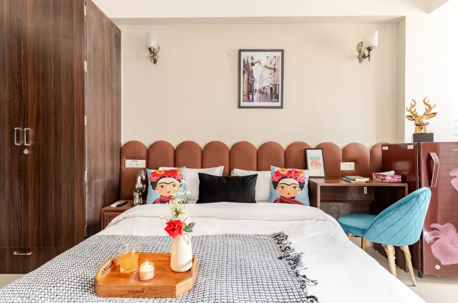 Stayo Select Stays - Tap to explore photos