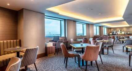Crowne Plaza London Heathrow T4 Room Type - 1 Kng Crowne Plaza Club Suite Club Floor