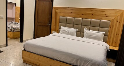 Hotel Omkar Room Type - DELUXE FAMILY ROOM WITH FRONT VIEW AND BALCONY Hotel Omkar Room Type - DELUXE FAMILY ROOM WITH FRONT VIEW AND BALCONY