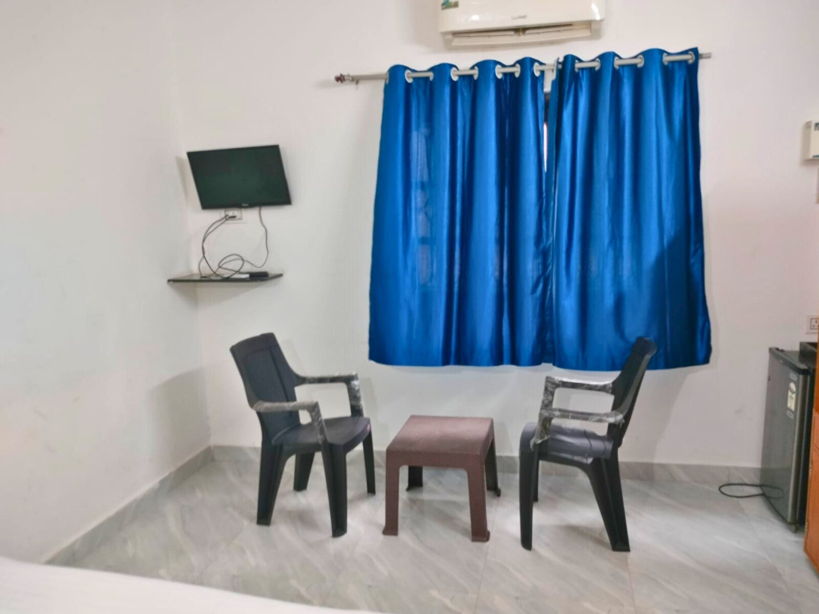 Calangute Beach Comfort | Rooms & Free Wi-Fi - Tap to explore photos