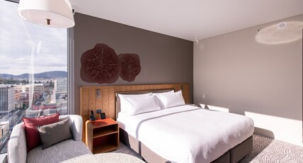 Crowne Plaza HOBART Room Type - 1 King Premium Corner Room