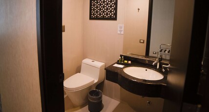 DoubleTree by Hilton Trujillo Room Type - 1 KING SUITE OCEAN VIEW
