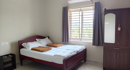 CHOZHA PALACE PREMIUM ROOMS AC Room Type - Deluxe Double Room- 2 Adults can stay CHOZHA PALACE PREMIUM ROOMS AC Room Type - Deluxe Double Room- 2 Adults can stay