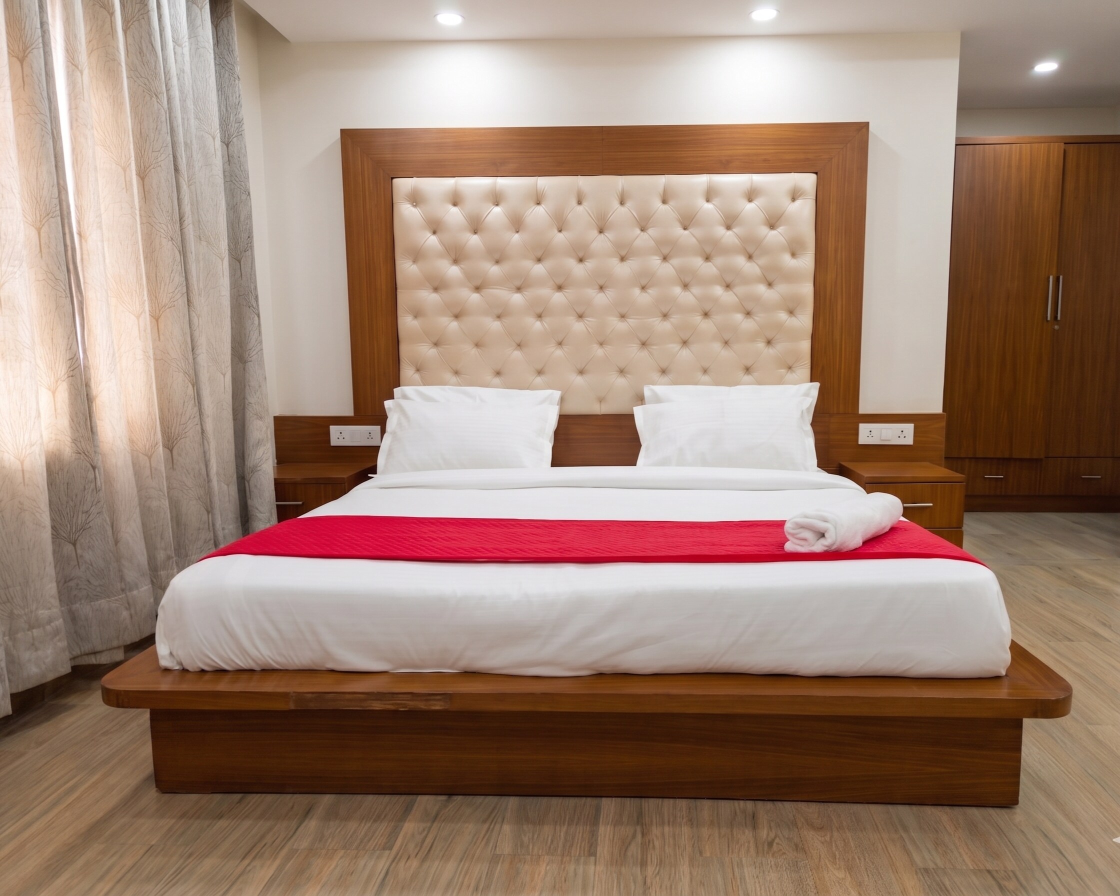OnlyStay Restivo Golf Course Road - Tap to explore photos