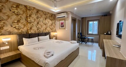 HOTEL AIRPORT VIEW Room Type - Royal Deluxe