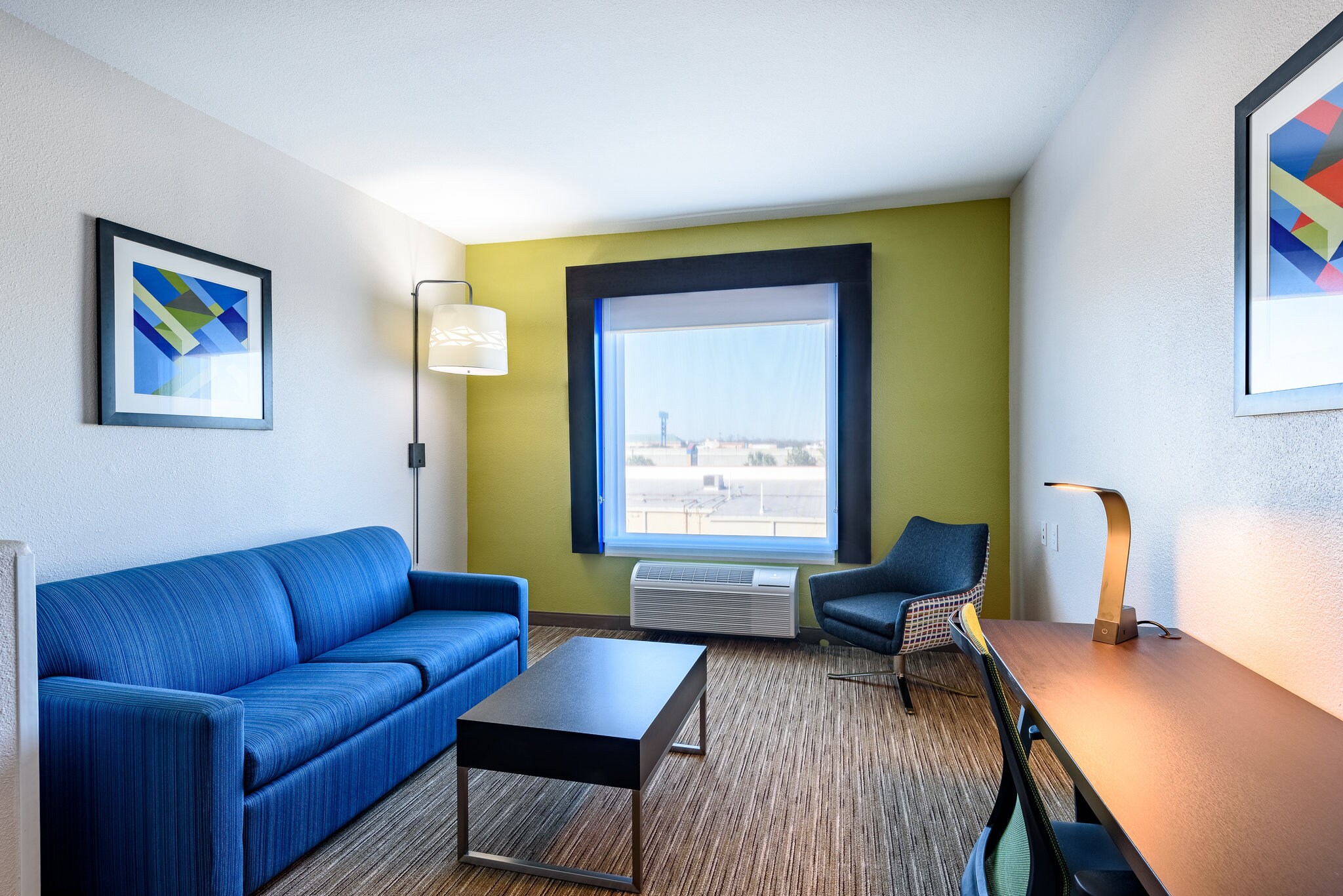 Holiday Inn Express & Suites BASTROP - Tap to explore photos