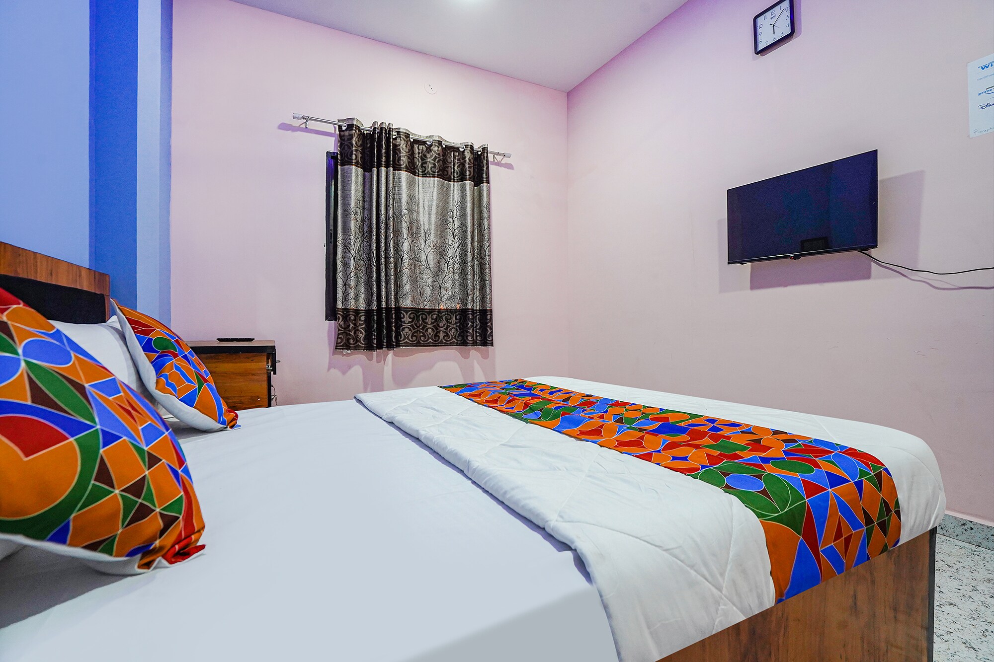 Evaan Deluxe Rooms - Tap to explore photos