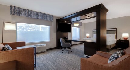 Hampton Inn & Suites by Hilton Seattle/Federal Way Room Type - 1 KING STUDIO SUIT NONSMOK