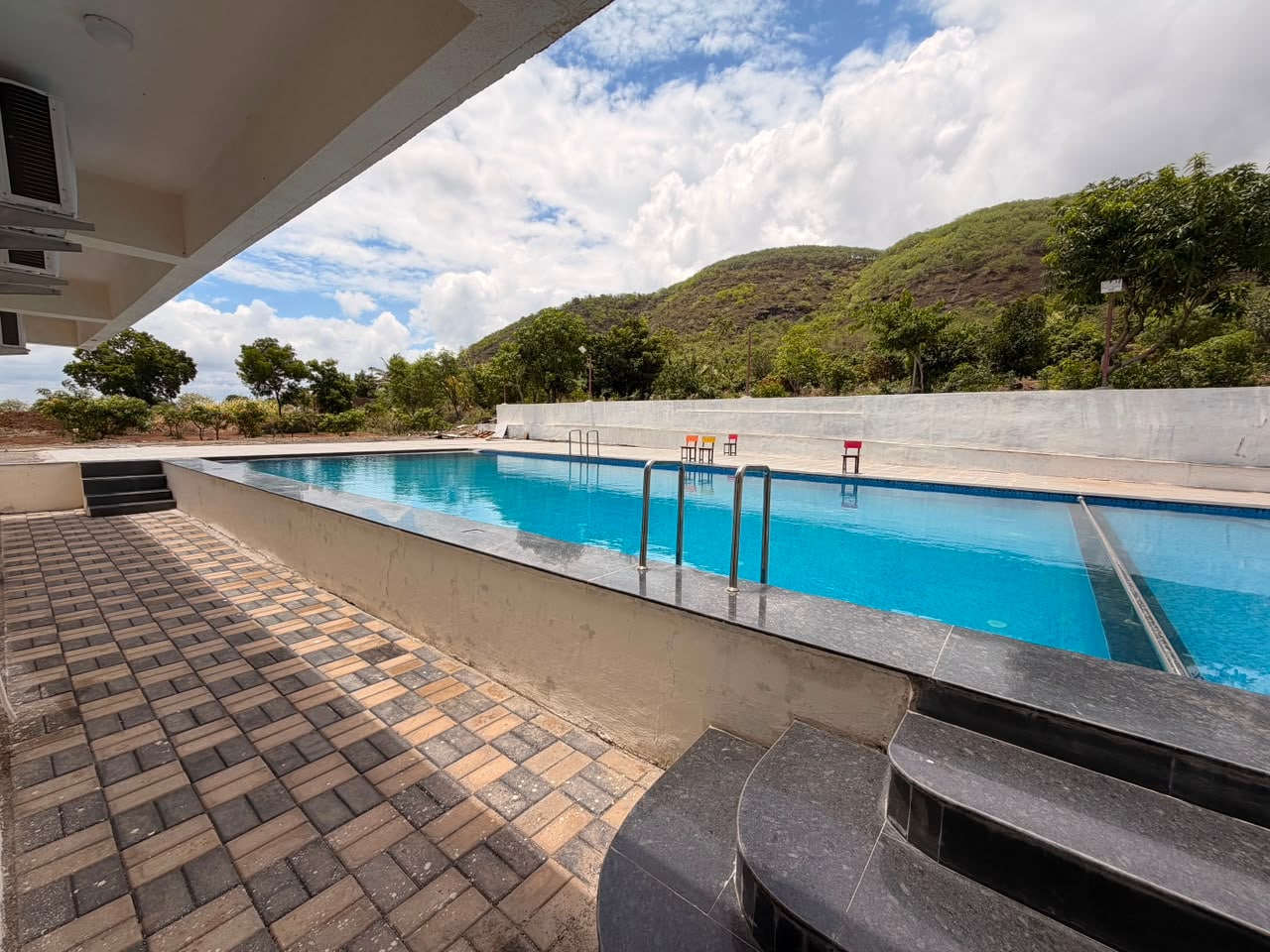DEVBAG RESORT - Tap to explore photos