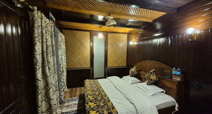 Ninive  Nature, Nurture & Nirvana of the Wild Room Type - Wildwood Retreat