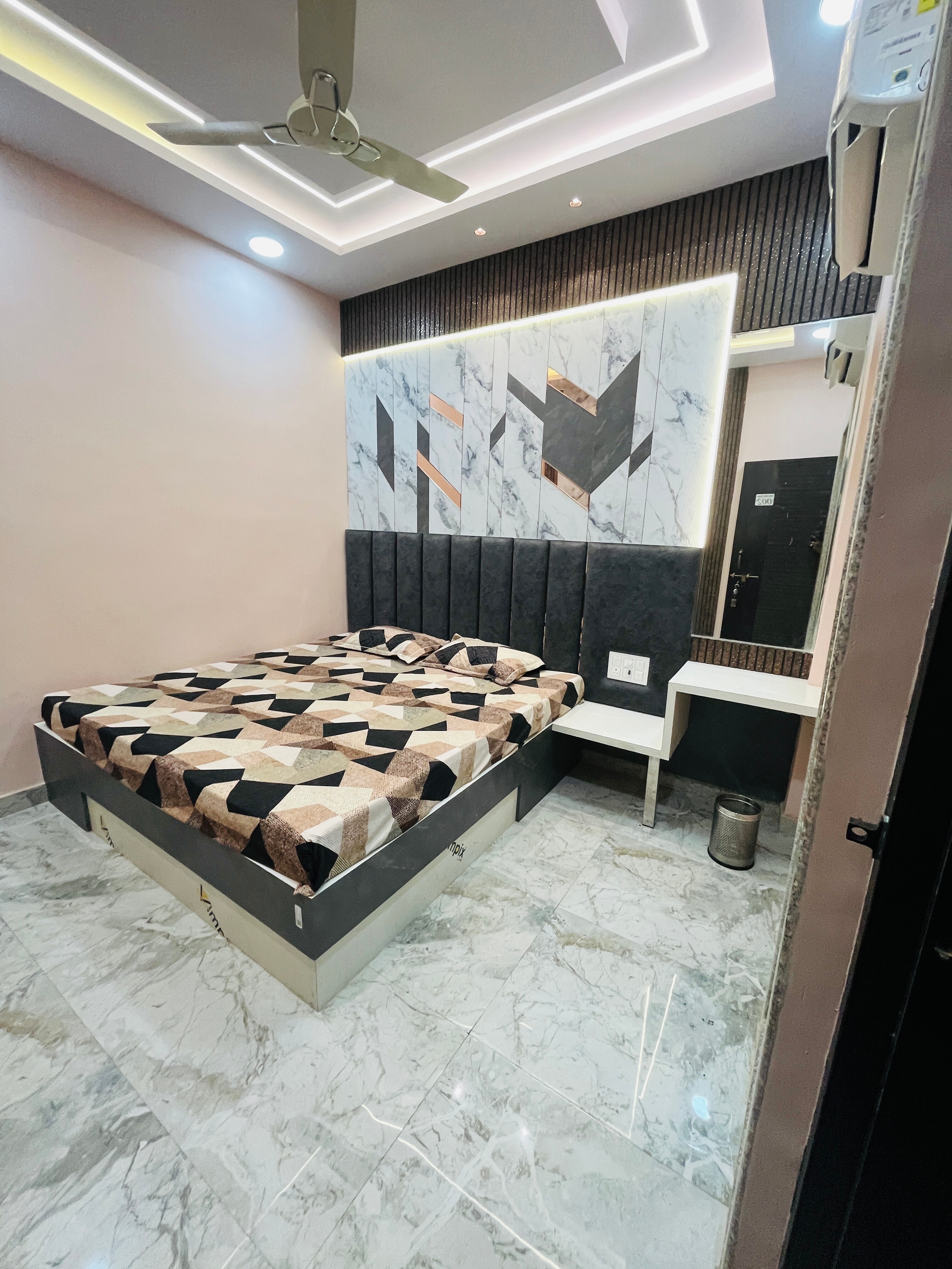 Hotel Shree Shagun - Tap to explore photos
