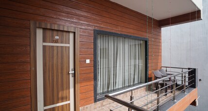 M SQUARE SEA VIEW RESORT Room Type - Deluxe with Balcony Pool View
