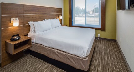 Holiday Inn Express Hotel & Suites Modesto-Salida Room Type - 1 King 1 Queen 1 Bedroom Suite