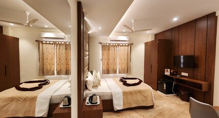 EENNRA ARAMMBAGH Room Type - Suite Room with Free Wifi