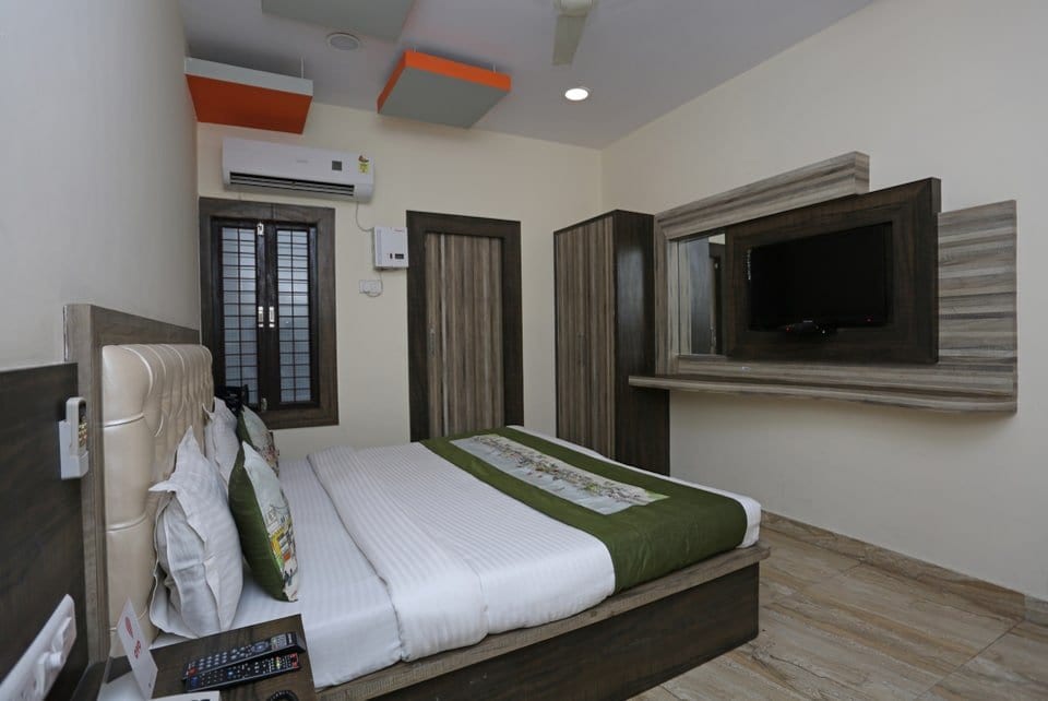 Hotel Nagpal Haridwar - 10 min From Har Ki Pauri - Tap to explore photos